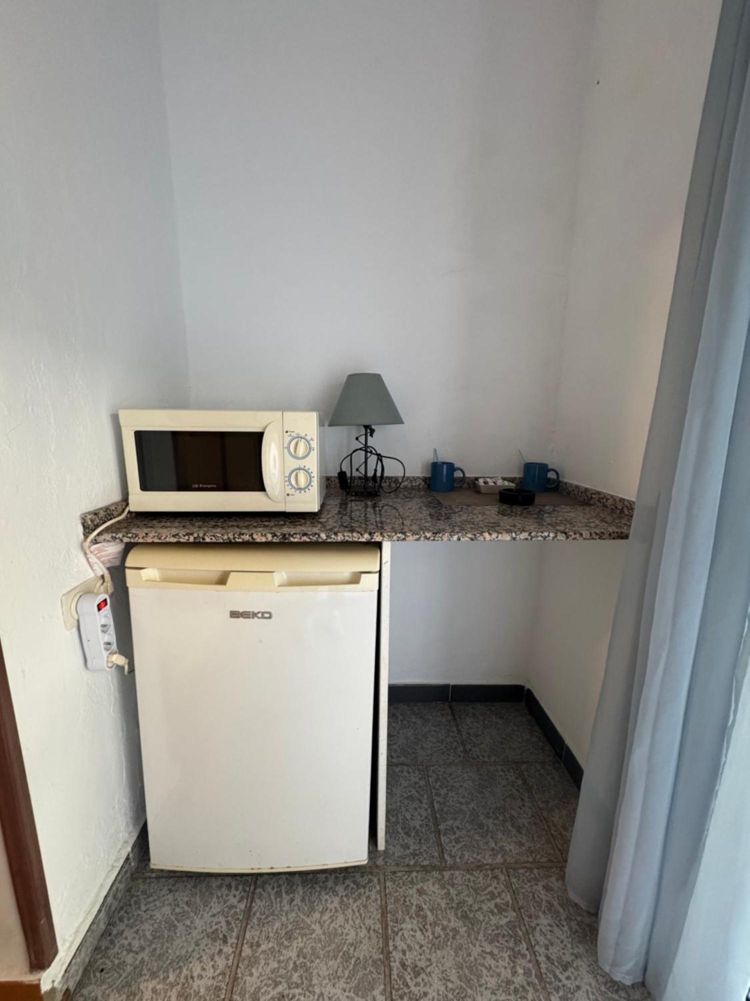 Hostal Miramar Los Canos De Meca Buitenkant foto