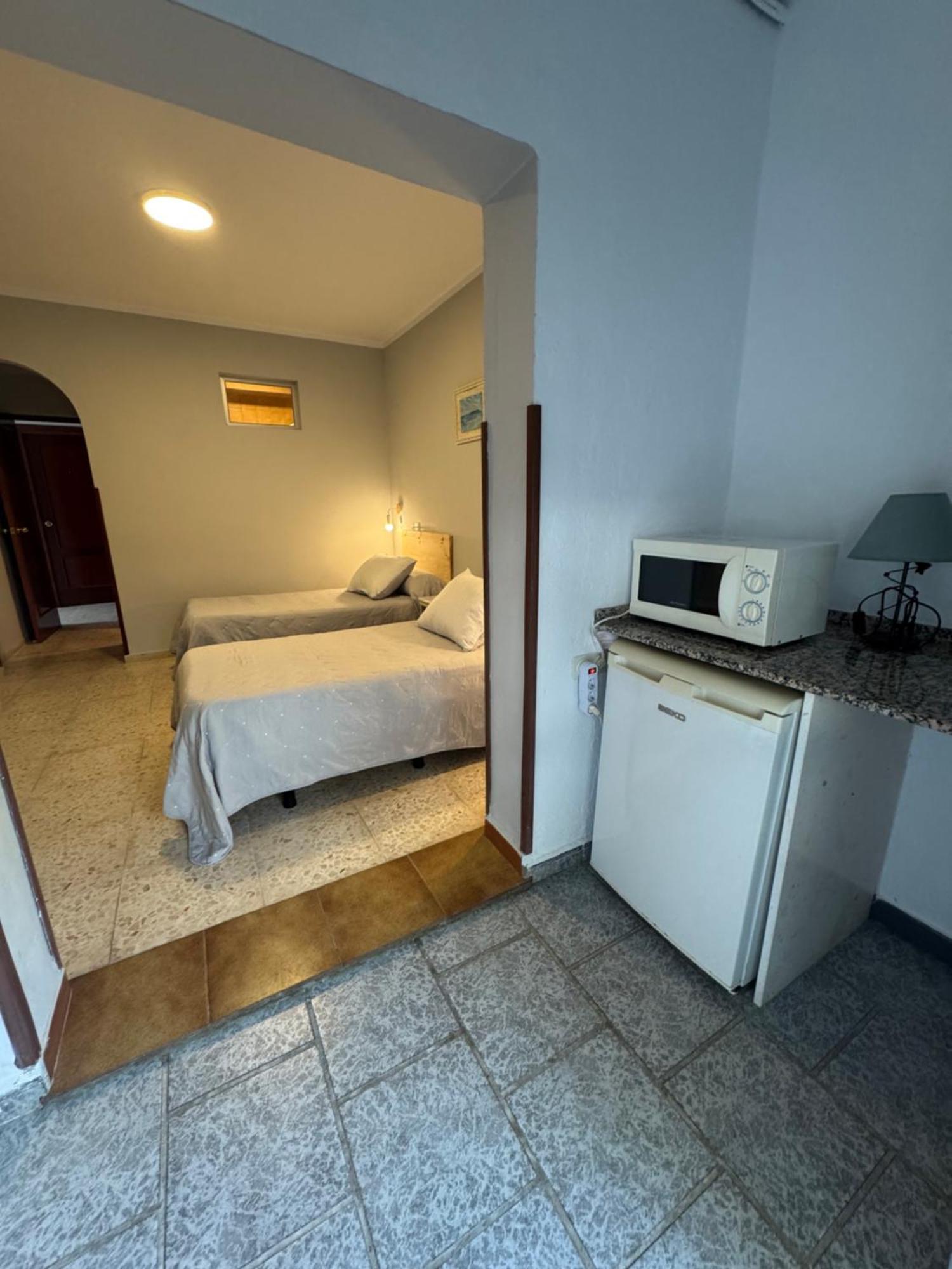Hostal Miramar Los Canos De Meca Buitenkant foto