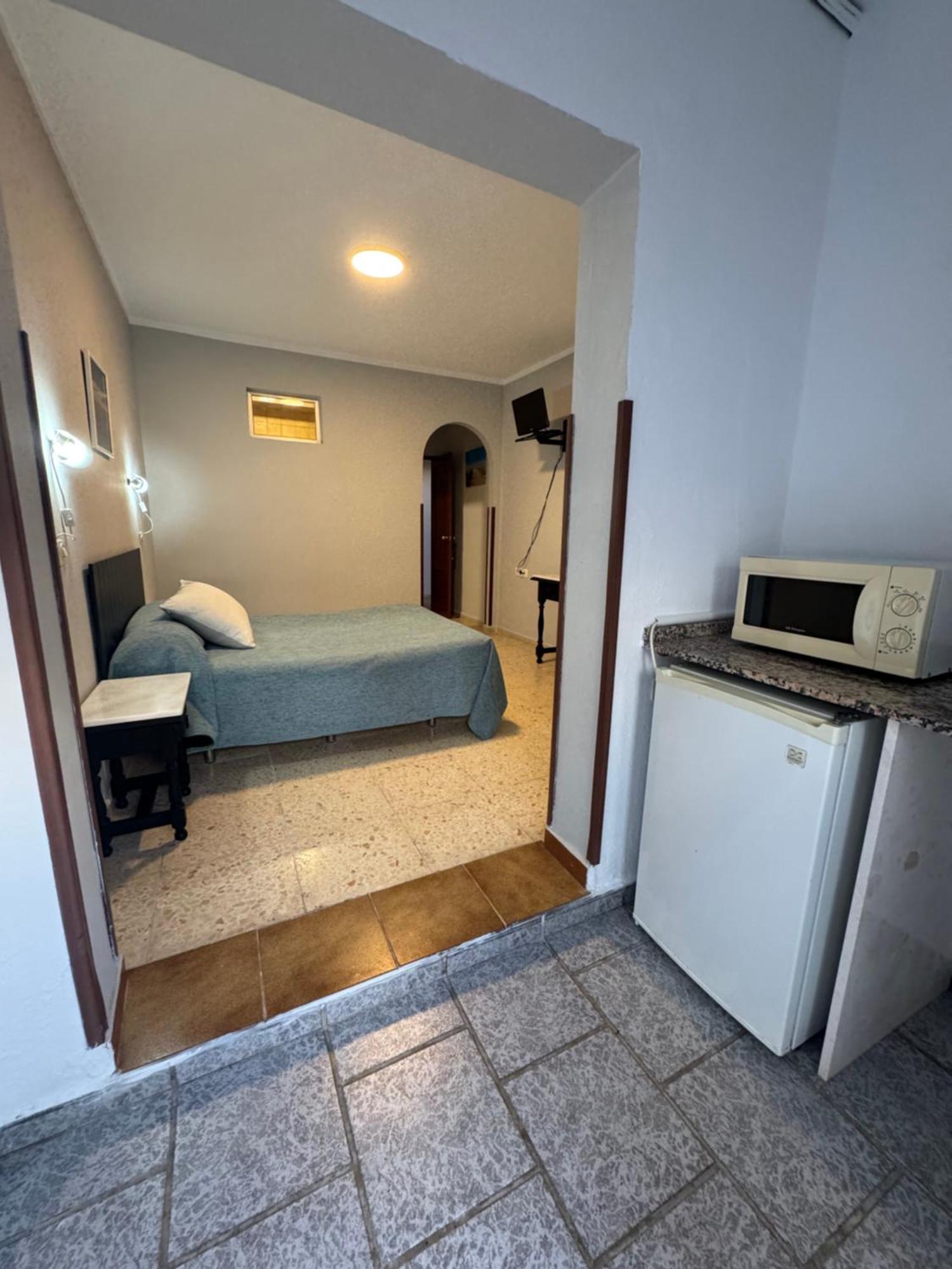 Hostal Miramar Los Canos De Meca Buitenkant foto